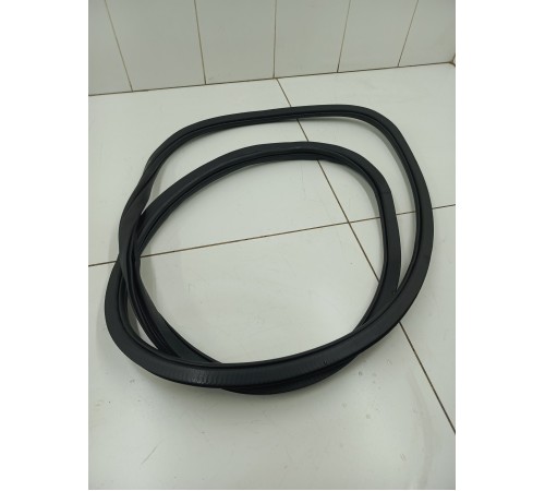 Уплотнитель двери передний правый