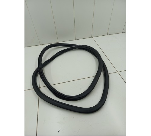 Уплотнитель двери передний правый