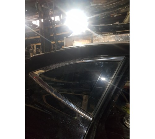 Глухое стекло заднее правое