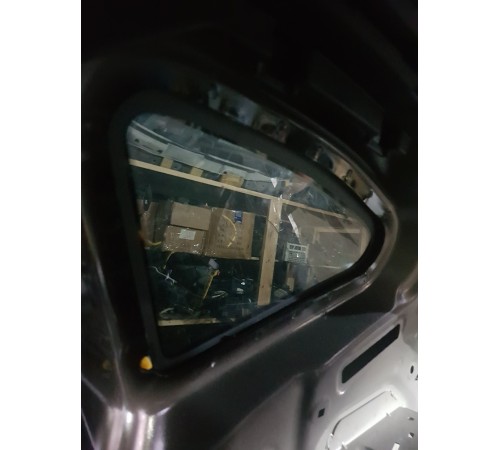 Глухое стекло заднее правое