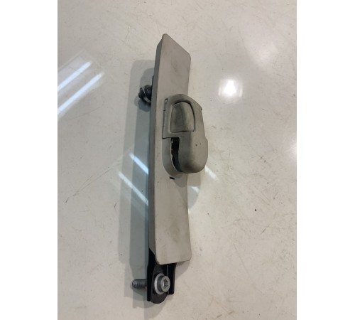 Регулятор высоты ремня безопасности (передний, левый)