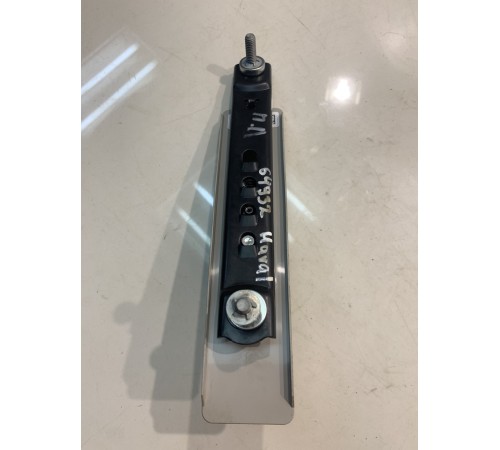 Регулятор высоты ремня безопасности (передний, левый)