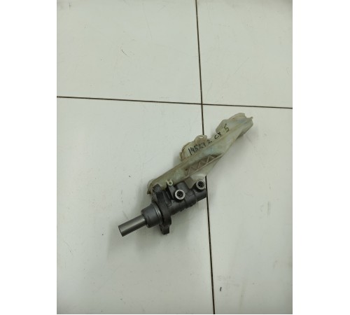 Главный тормозной цилиндр с бачком