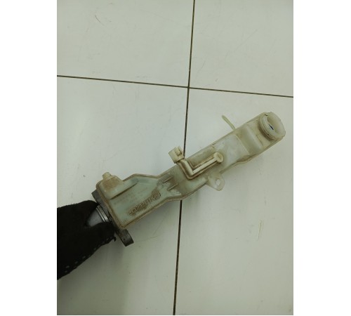 Главный тормозной цилиндр с бачком