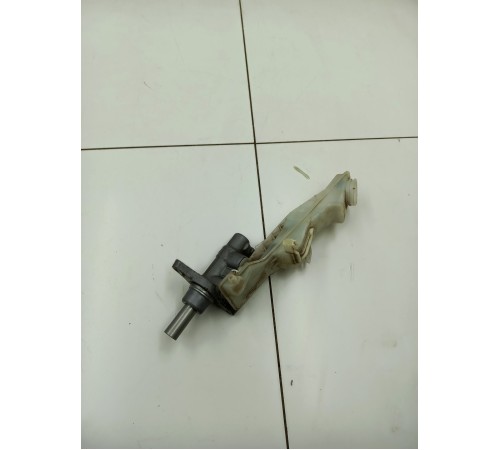 Главный тормозной цилиндр с бачком