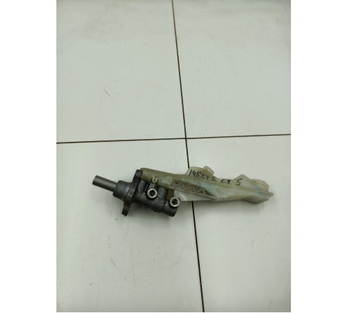 Главный тормозной цилиндр с бачком