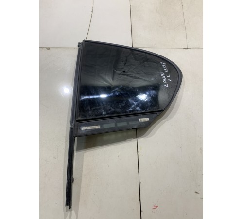 Глухое стекло двери (заднее левое)