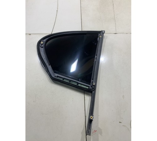 Глухое стекло двери (заднее левое)