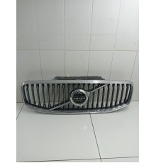 Решетка радиатора с эмблемой