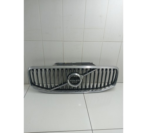 Решетка радиатора с эмблемой