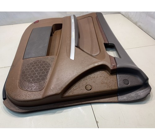 Обшивка двери (передняя, левая)