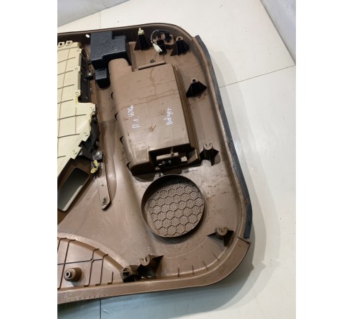 Обшивка двери (передняя, левая)