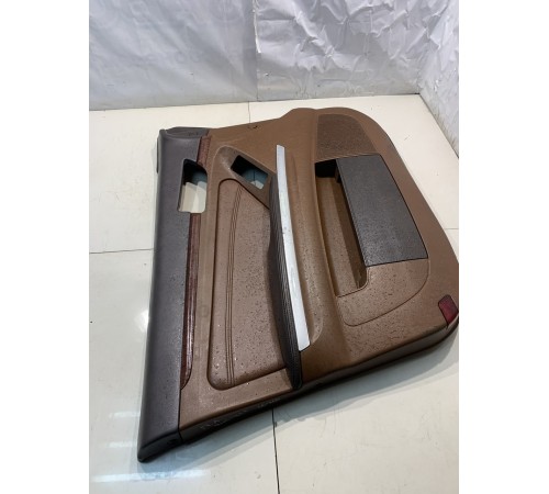 Обшивка двери (передняя, левая)