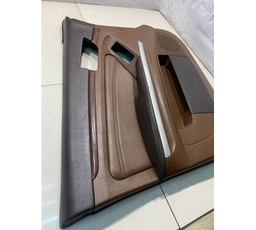 Обшивка двери (передняя, левая)