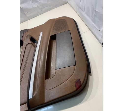 Обшивка двери (передняя, левая)