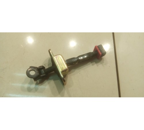 Ограничитель двери (передний, левый)