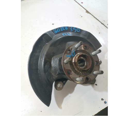 Кулак поворотный передний левый