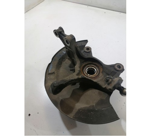 Кулак поворотный передний левый