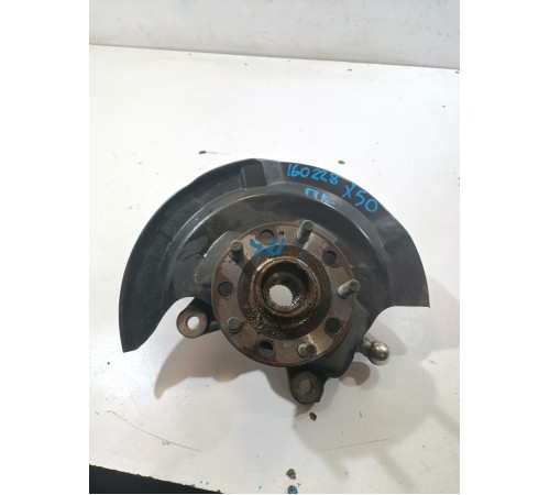 Кулак поворотный передний левый