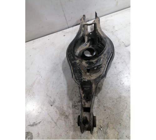 Рычаг поперечный задний правый нижний