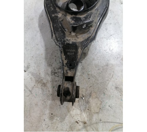 Рычаг поперечный задний правый нижний