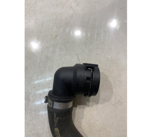 Патрубок системы охлаждения