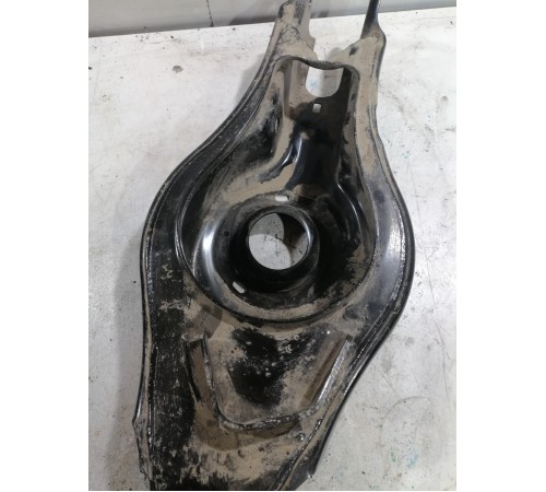 Рычаг поперечный задний правый нижний