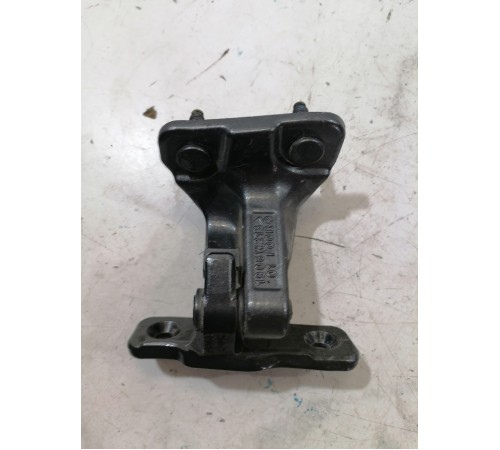 Петля двери задняя правая верхняя