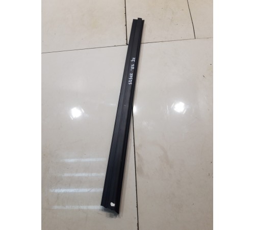 Уплотнитель стекла (задний, правый, внутренний)