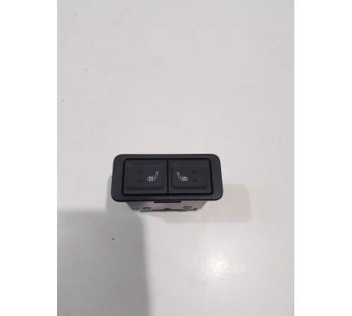 Кнопка обогрева сидений второго ряда