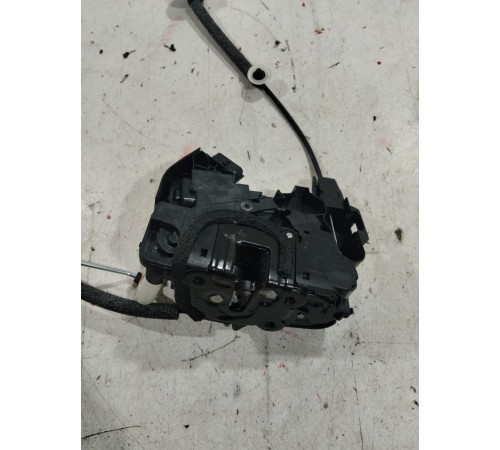 Замок двери (передний левый)