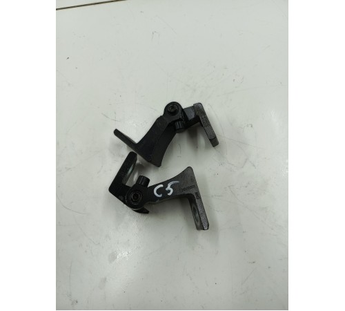 Комплект петель передней левой двери 2 шт.