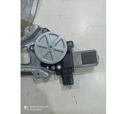 Стеклоподъемник (задний правый)