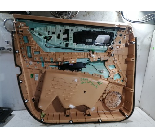 Обшивка двери передняя правая