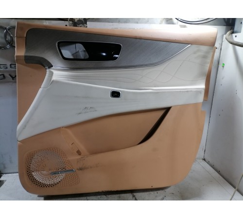 Обшивка двери передняя правая