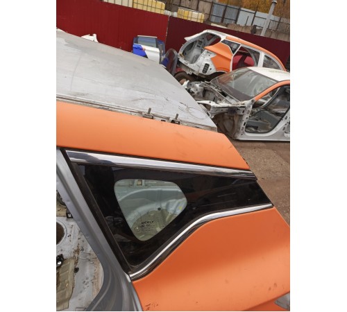 Глухое стекло заднее левое