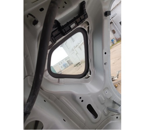 Глухое стекло заднее левое