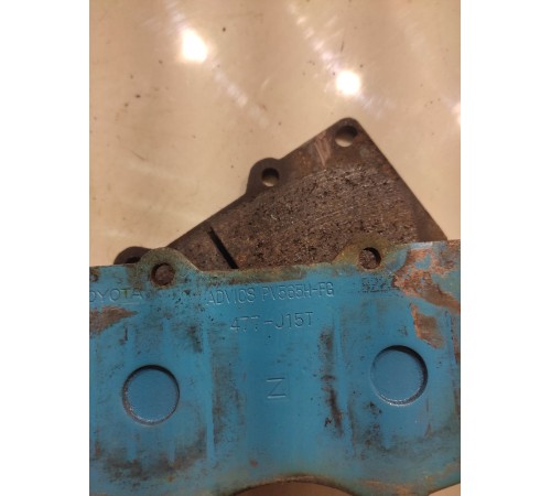 Тормозные колодки (передние левые)