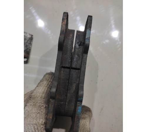 Тормозные колодки (передние левые)