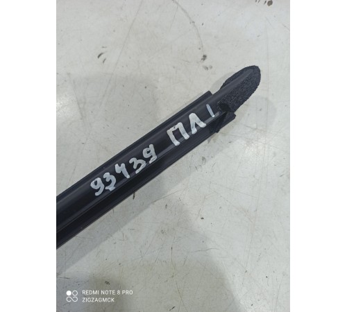 Уплотнитель стекла (передний левый внутренний)