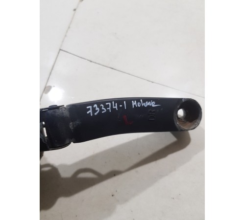 Поводок стеклоочистителя левый