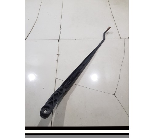 Поводок стеклоочистителя левый