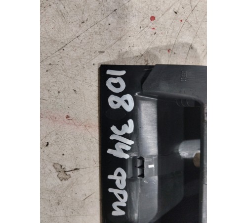 Накладка замка крышки багажника