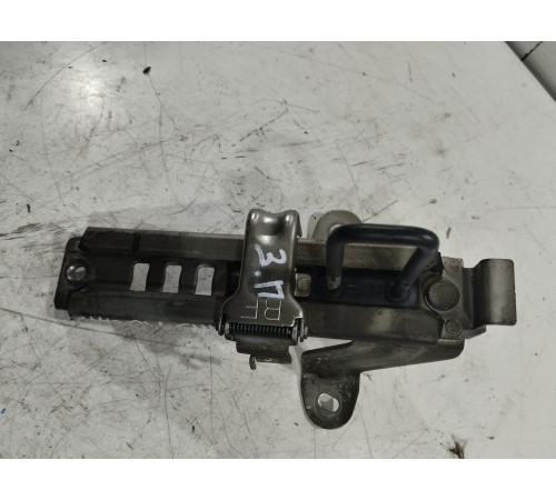 Механизм регулировки ремня по высоте задний правый