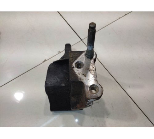 Кронштейн двигателя (правый)