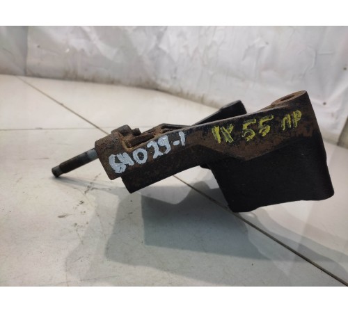 Кронштейн двигателя (правый)