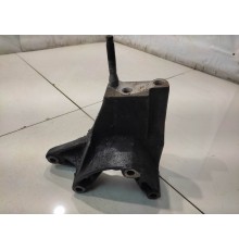 Кронштейн двигателя (правый)