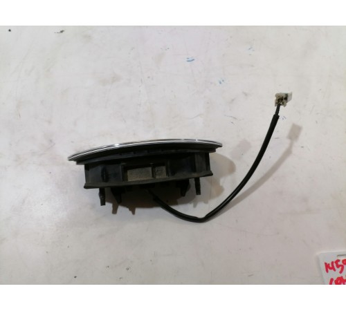 Кнопка открывания крышки багажника