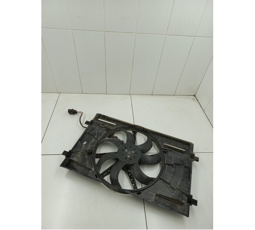 Диффузор радиаторов с вентилятором охлаждения двигателя