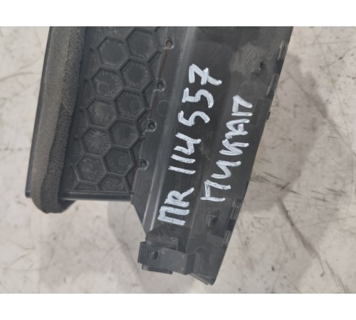 Воздушный дефлектор передний правый